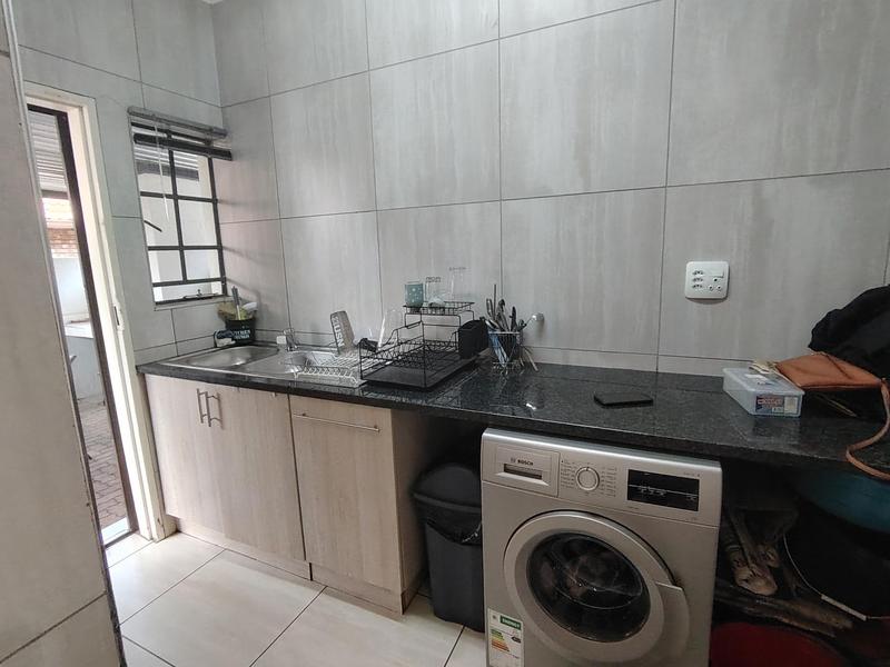 To Let 5 Bedroom Property for Rent in Wierda Park Gauteng