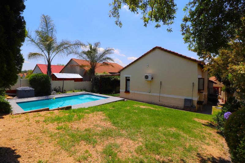 2 Bedroom Property for Sale in Waterford Estates Gauteng