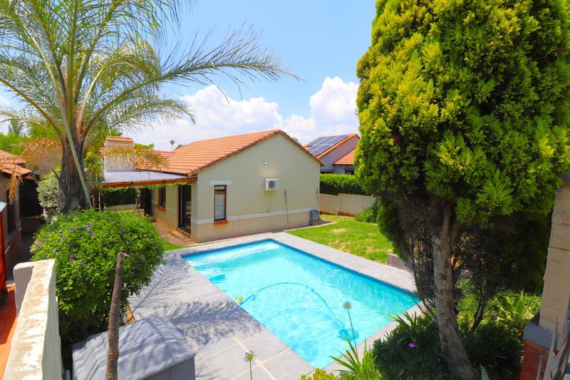 2 Bedroom Property for Sale in Waterford Estates Gauteng