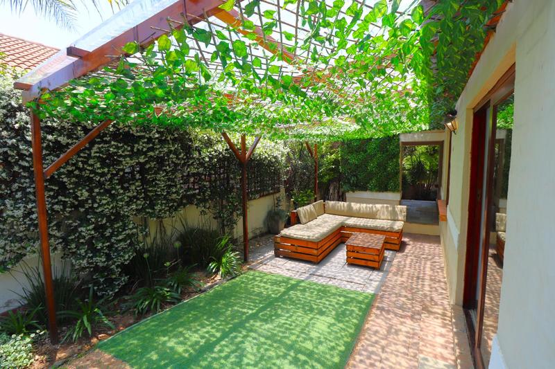 2 Bedroom Property for Sale in Waterford Estates Gauteng