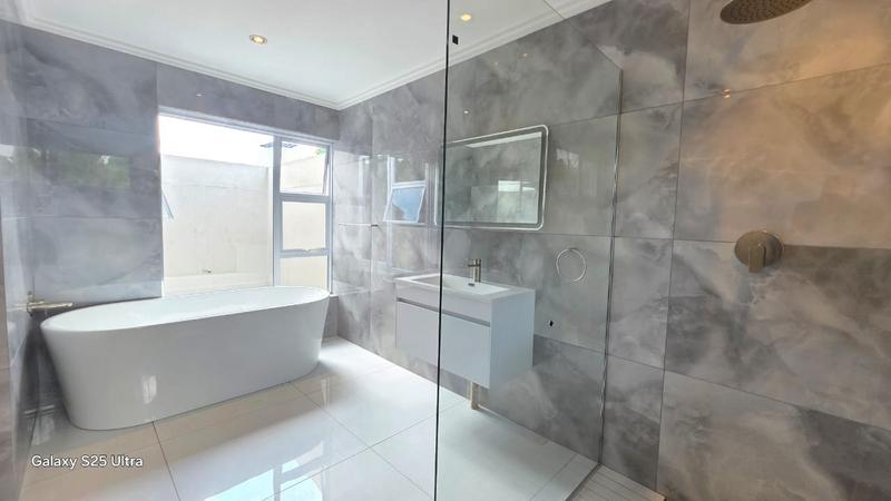 To Let 5 Bedroom Property for Rent in Sandhurst Gauteng