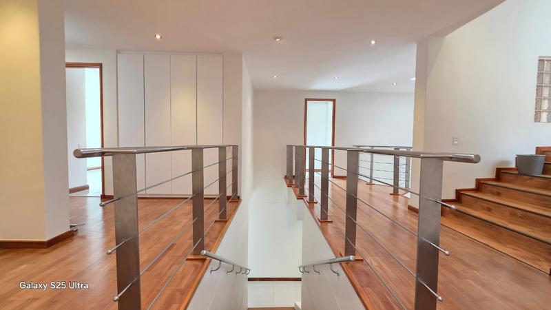 To Let 5 Bedroom Property for Rent in Sandhurst Gauteng