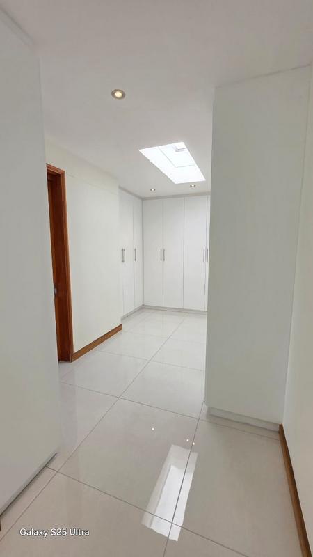 To Let 5 Bedroom Property for Rent in Sandhurst Gauteng