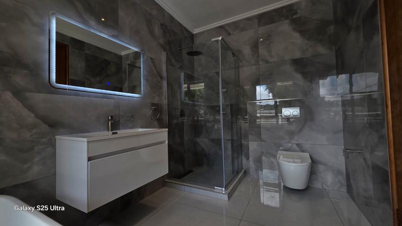 To Let 5 Bedroom Property for Rent in Sandhurst Gauteng