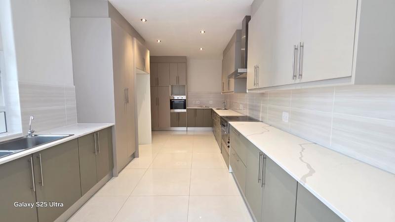 To Let 5 Bedroom Property for Rent in Sandhurst Gauteng