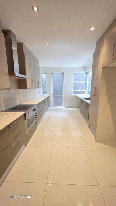 To Let 5 Bedroom Property for Rent in Sandhurst Gauteng