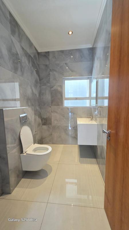 To Let 5 Bedroom Property for Rent in Sandhurst Gauteng