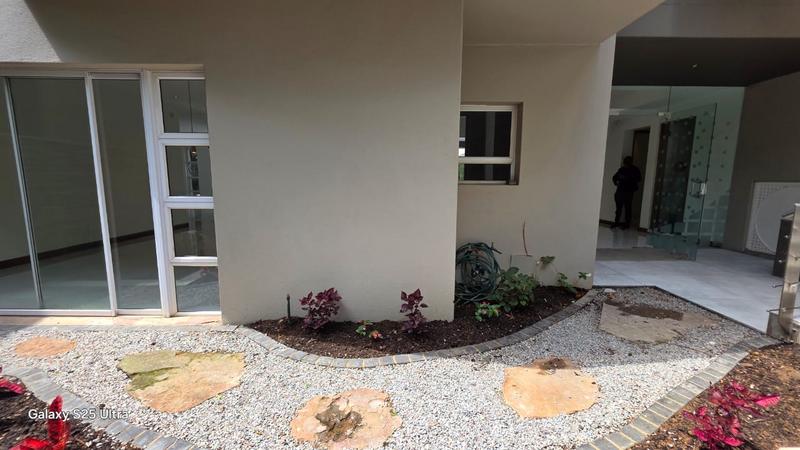 To Let 5 Bedroom Property for Rent in Sandhurst Gauteng