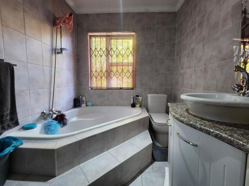 3 Bedroom Property for Sale in New Redruth Gauteng