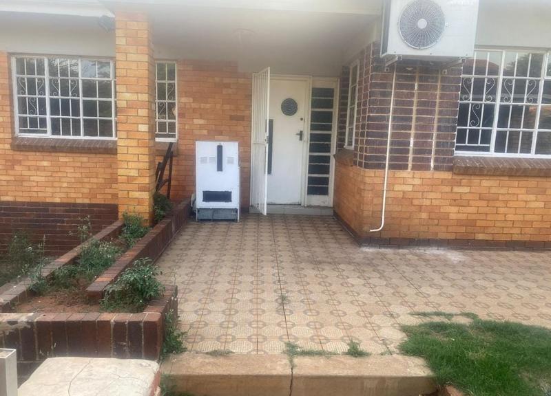 To Let 5 Bedroom Property for Rent in Primrose Hill Gauteng