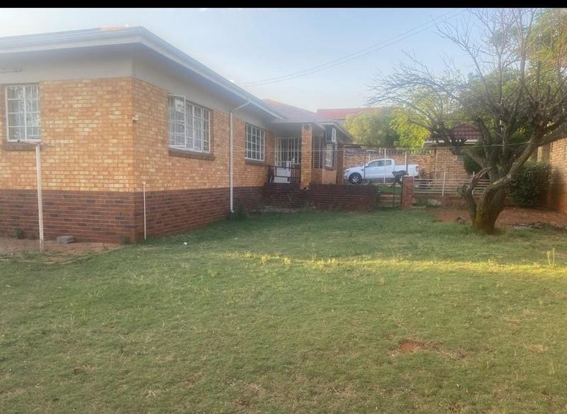 To Let 5 Bedroom Property for Rent in Primrose Hill Gauteng