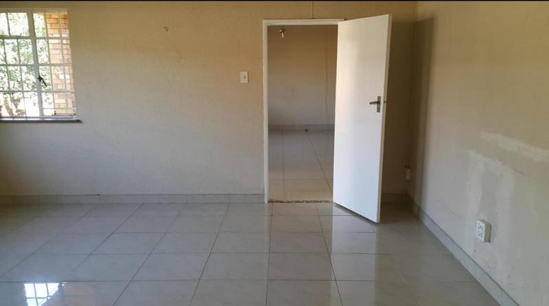 To Let 5 Bedroom Property for Rent in Primrose Hill Gauteng