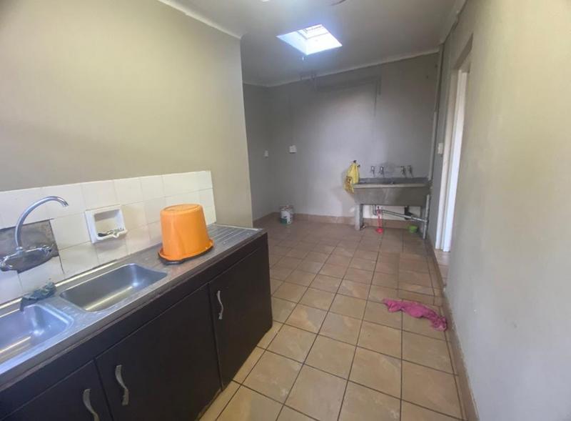 To Let 5 Bedroom Property for Rent in Primrose Hill Gauteng