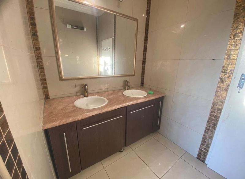 To Let 5 Bedroom Property for Rent in Primrose Hill Gauteng