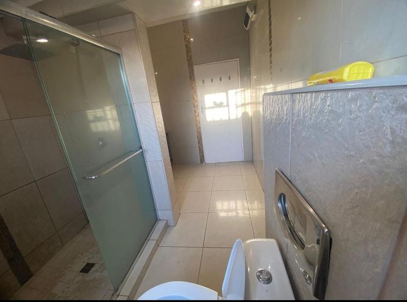 To Let 5 Bedroom Property for Rent in Primrose Hill Gauteng