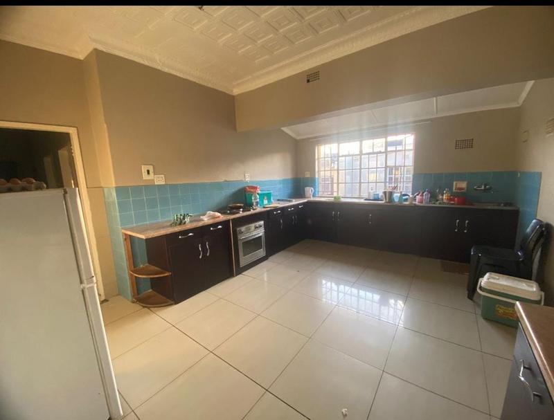 To Let 5 Bedroom Property for Rent in Primrose Hill Gauteng