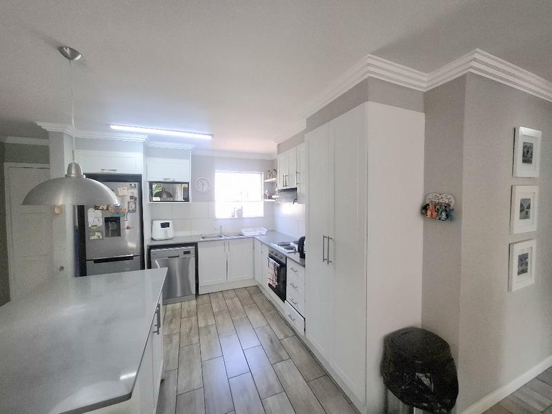 3 Bedroom Property for Sale in Broadacres Gauteng