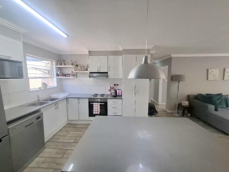 3 Bedroom Property for Sale in Broadacres Gauteng