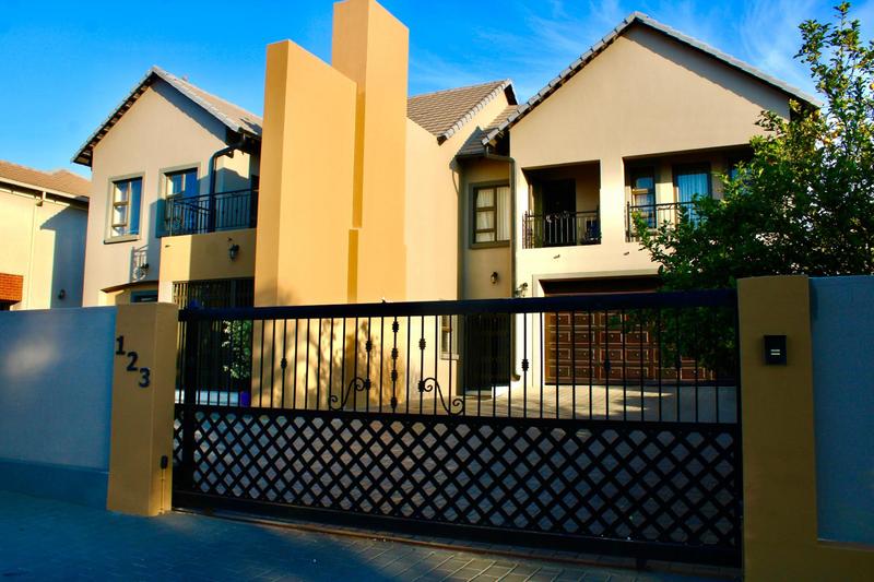5 Bedroom Property for Sale in Montana Tuine Gauteng