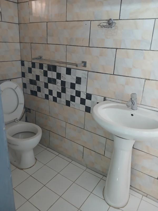 To Let 2 Bedroom Property for Rent in Florida Glen Gauteng