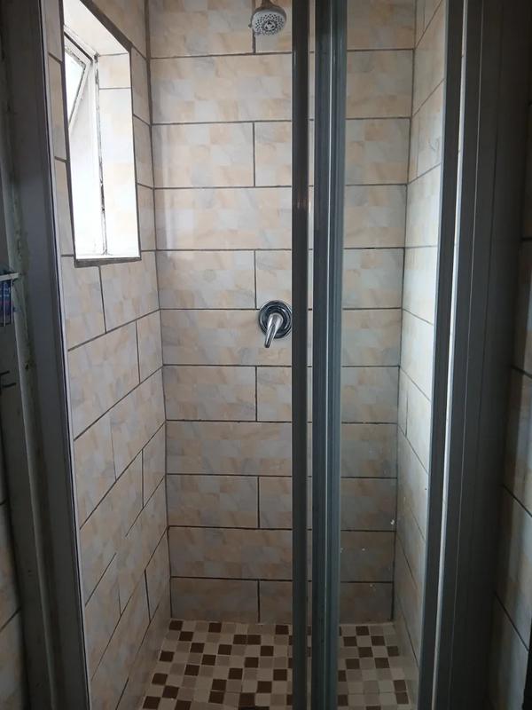 To Let 2 Bedroom Property for Rent in Florida Glen Gauteng