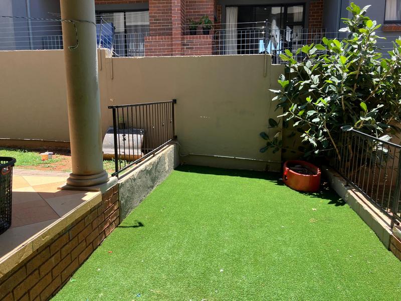 2 Bedroom Property for Sale in Little Falls Gauteng