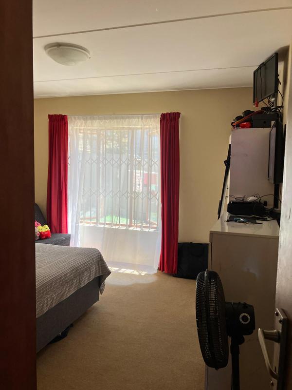 2 Bedroom Property for Sale in Little Falls Gauteng