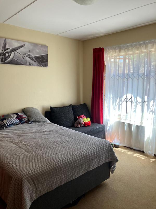 2 Bedroom Property for Sale in Little Falls Gauteng