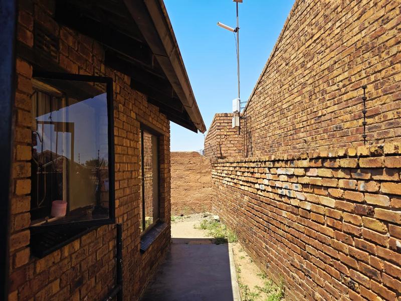 2 Bedroom Property for Sale in Tsakane Gauteng