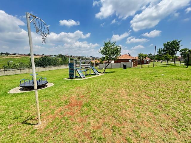 3 Bedroom Property for Sale in Thatch Hill Estate Gauteng