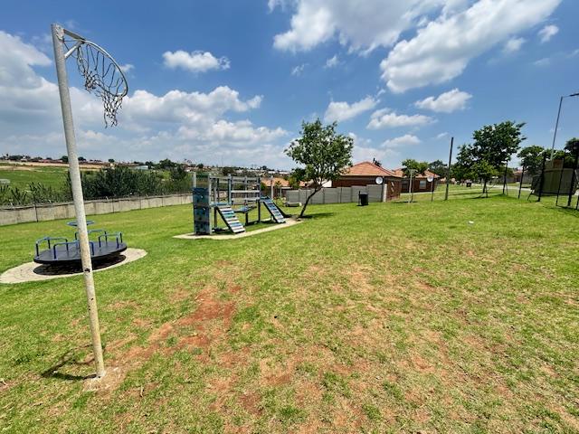 3 Bedroom Property for Sale in Thatch Hill Estate Gauteng