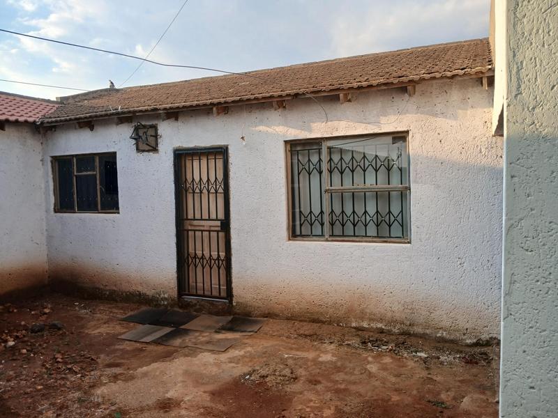 5 Bedroom Property for Sale in Lehae Gauteng