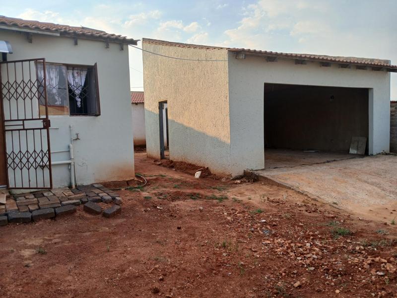 5 Bedroom Property for Sale in Lehae Gauteng