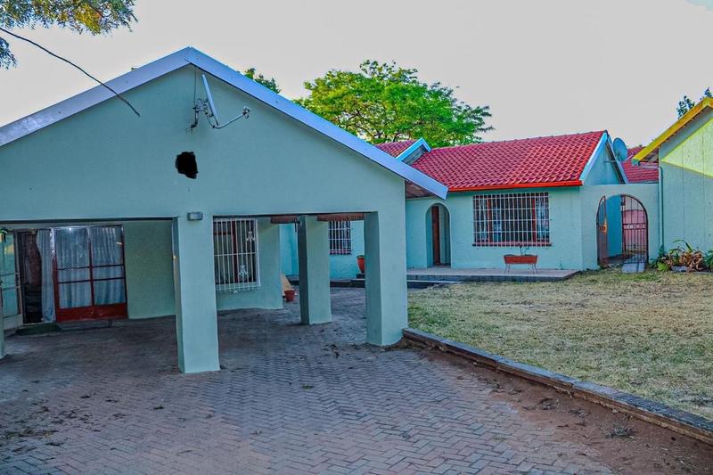 5 Bedroom Property for Sale in Birch Acres Gauteng