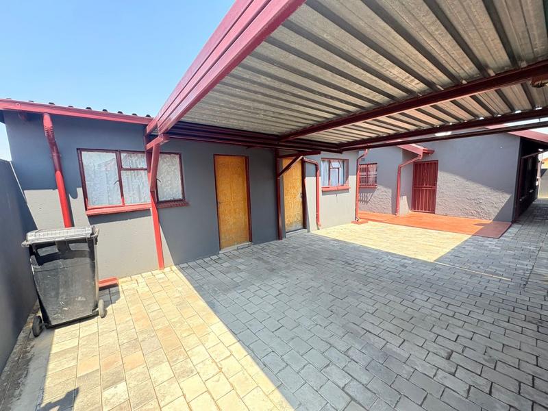 9 Bedroom Property for Sale in Birch Acres Gauteng