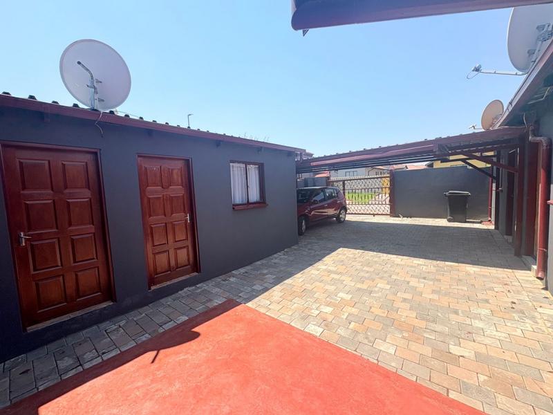 9 Bedroom Property for Sale in Birch Acres Gauteng