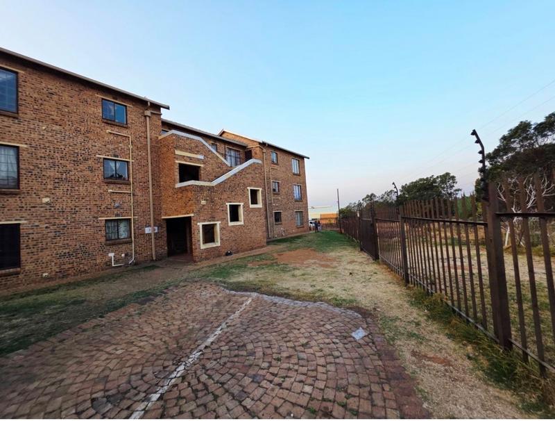 2 Bedroom Property for Sale in Chloorkop Gauteng