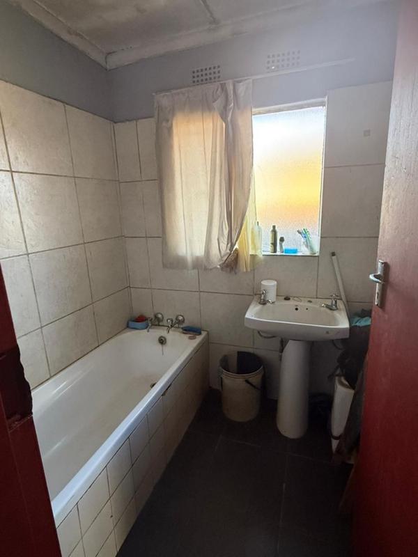 6 Bedroom Property for Sale in Tembisa Central Gauteng