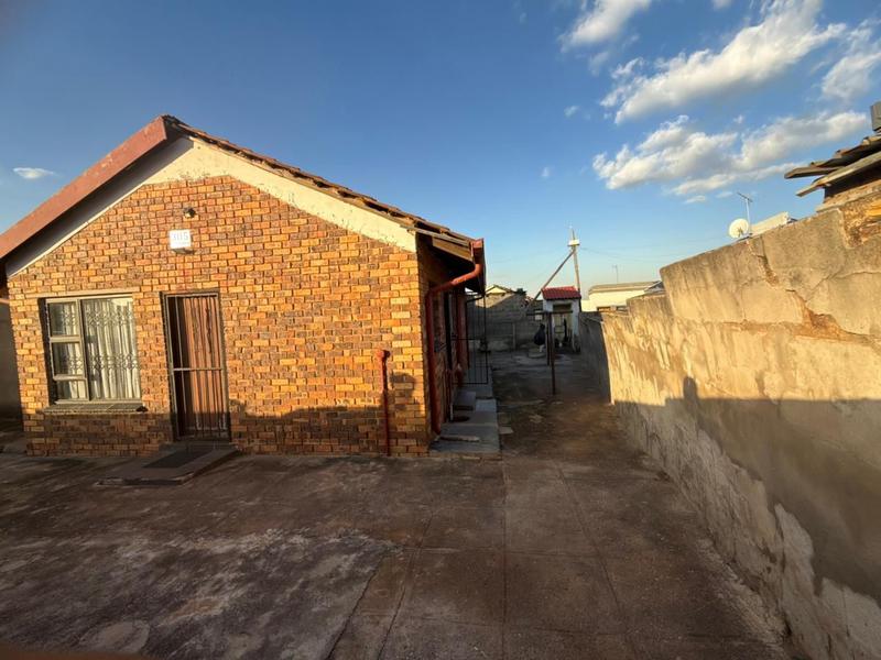 6 Bedroom Property for Sale in Tembisa Central Gauteng