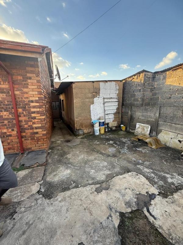 6 Bedroom Property for Sale in Tembisa Central Gauteng