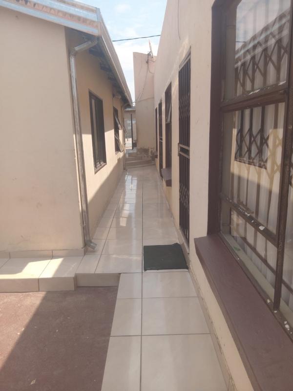 7 Bedroom Property for Sale in Tembisa Central Gauteng