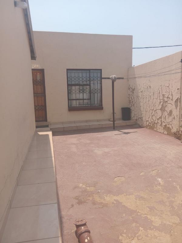 7 Bedroom Property for Sale in Tembisa Central Gauteng