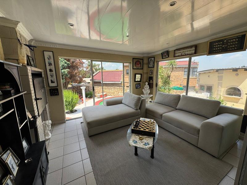 4 Bedroom Property for Sale in Albertsdal Gauteng