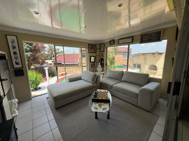 4 Bedroom Property for Sale in Albertsdal Gauteng