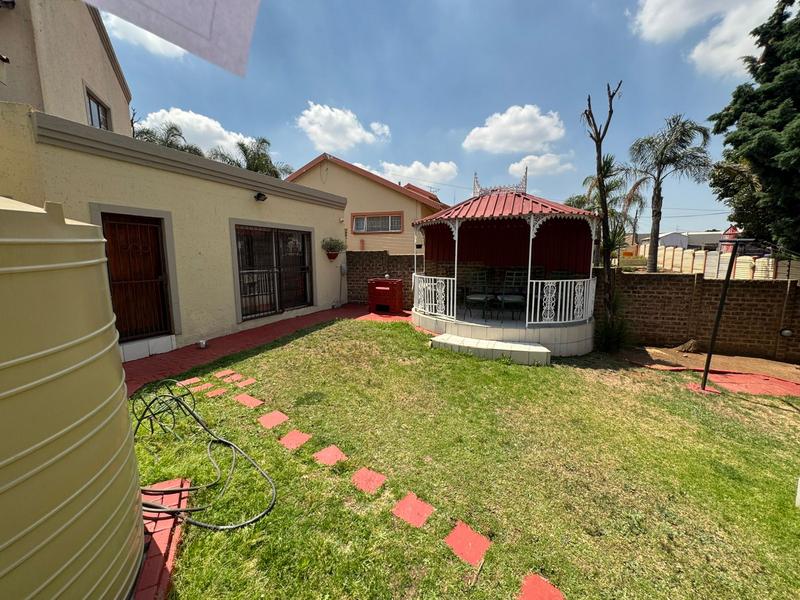 4 Bedroom Property for Sale in Albertsdal Gauteng