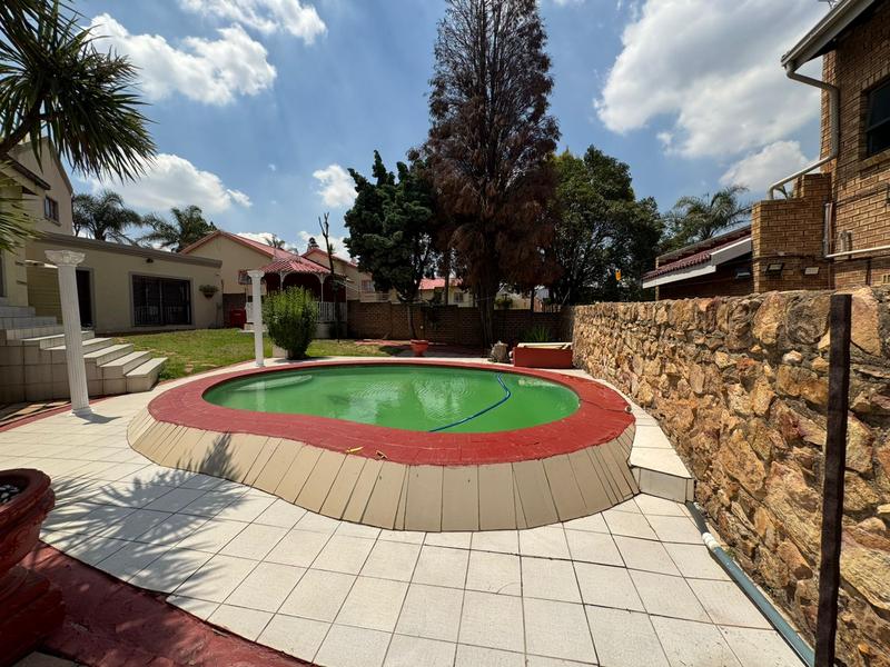 4 Bedroom Property for Sale in Albertsdal Gauteng