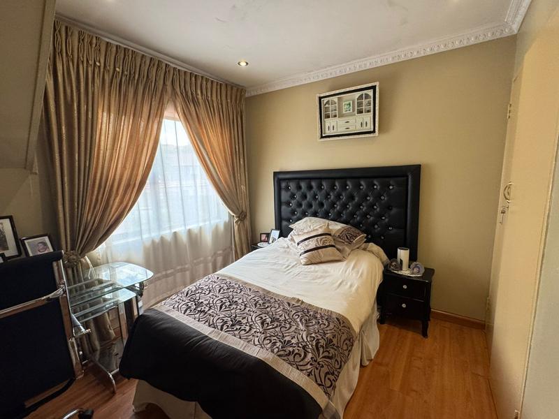 4 Bedroom Property for Sale in Albertsdal Gauteng