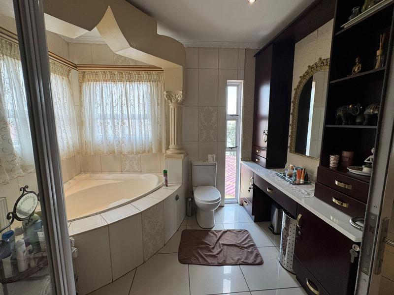 4 Bedroom Property for Sale in Albertsdal Gauteng