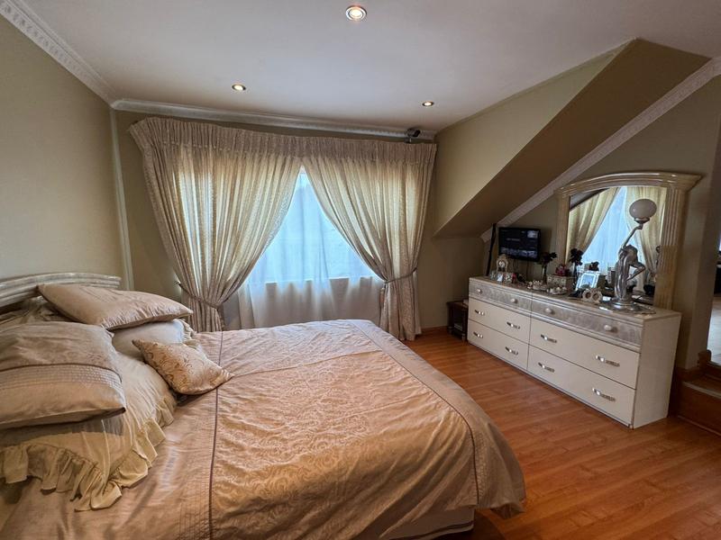 4 Bedroom Property for Sale in Albertsdal Gauteng