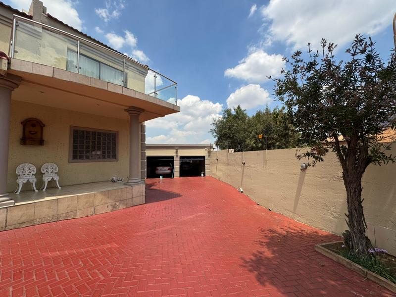 4 Bedroom Property for Sale in Albertsdal Gauteng